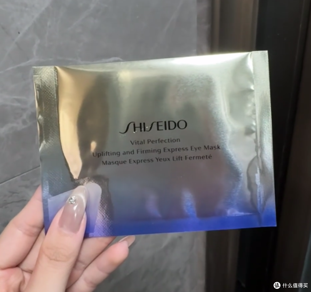 什么眼膜能去鱼尾纹?先用眼膜还是眼霜?3款抚平鱼尾纹提拉眼周