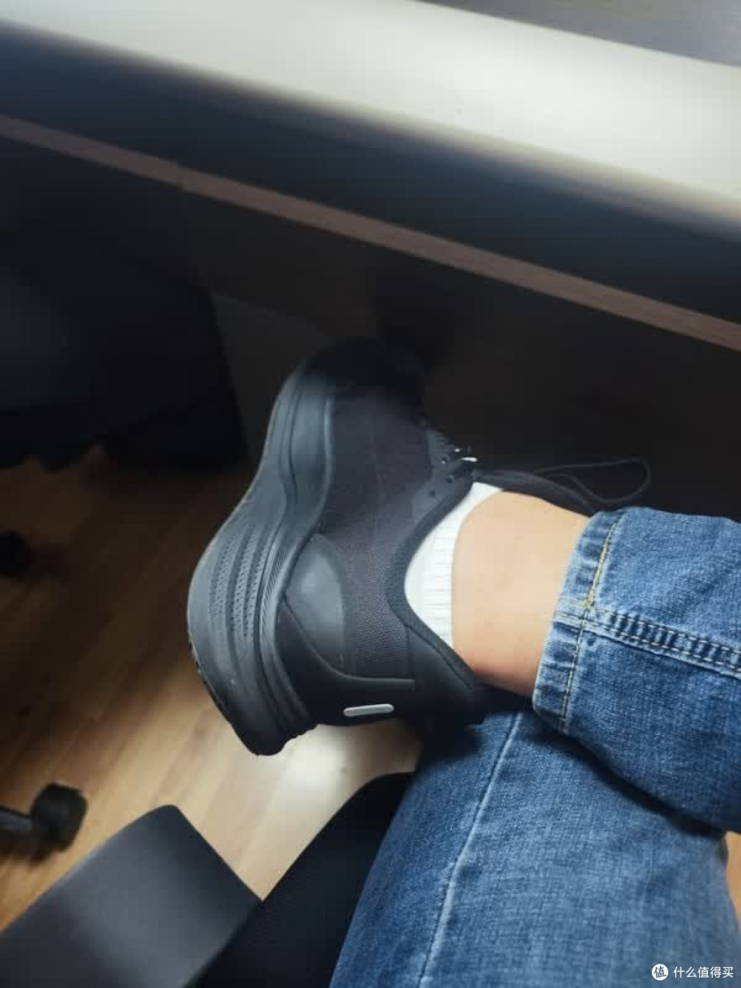 安踏纯黑跑鞋实测体验
