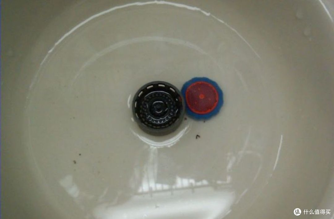 水龙头出水又散又小，起泡器拧下来泡醋，一会儿就顺了