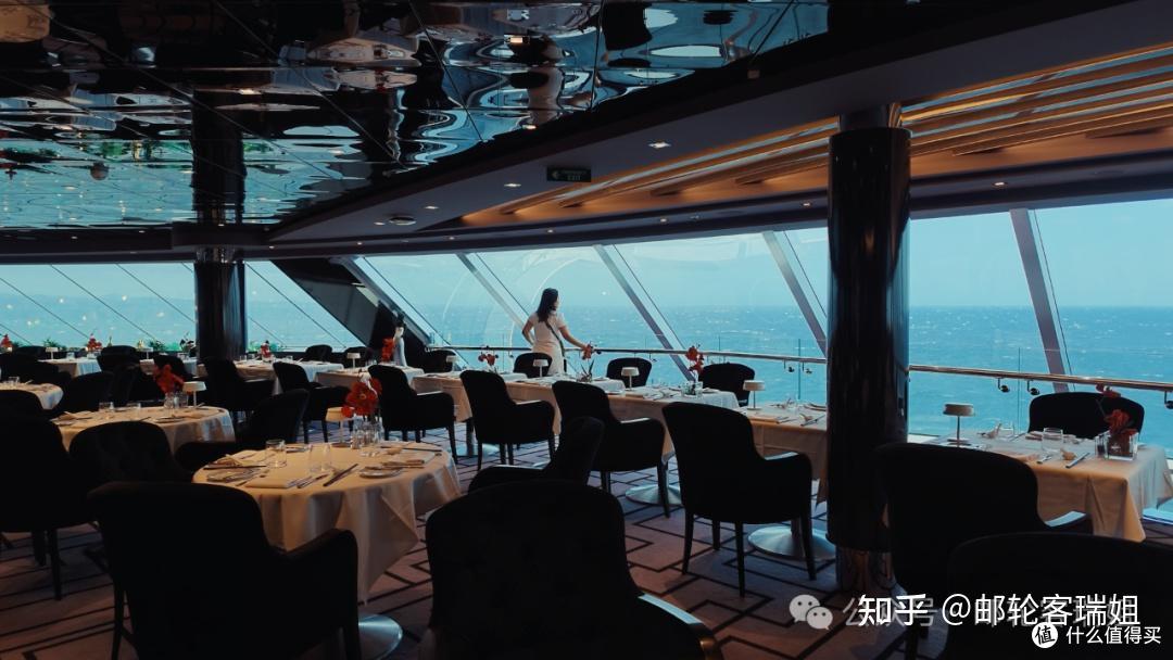 邮轮客瑞姐在船头的MSC游艇会专属餐厅