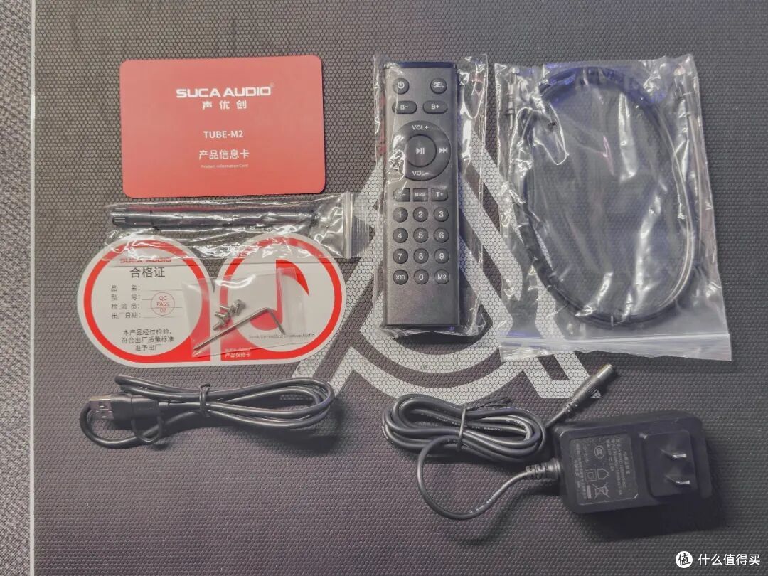 别乱堆解码耳放，几百块搞定桌面音频中枢，能推耳机还能接低音炮