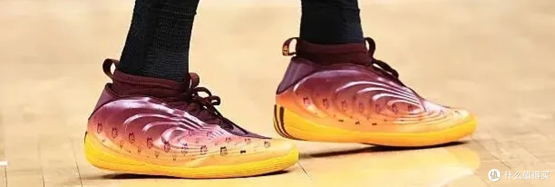 【NBA每日上脚】黑金永流传！穿它打500场比赛，不会腻？