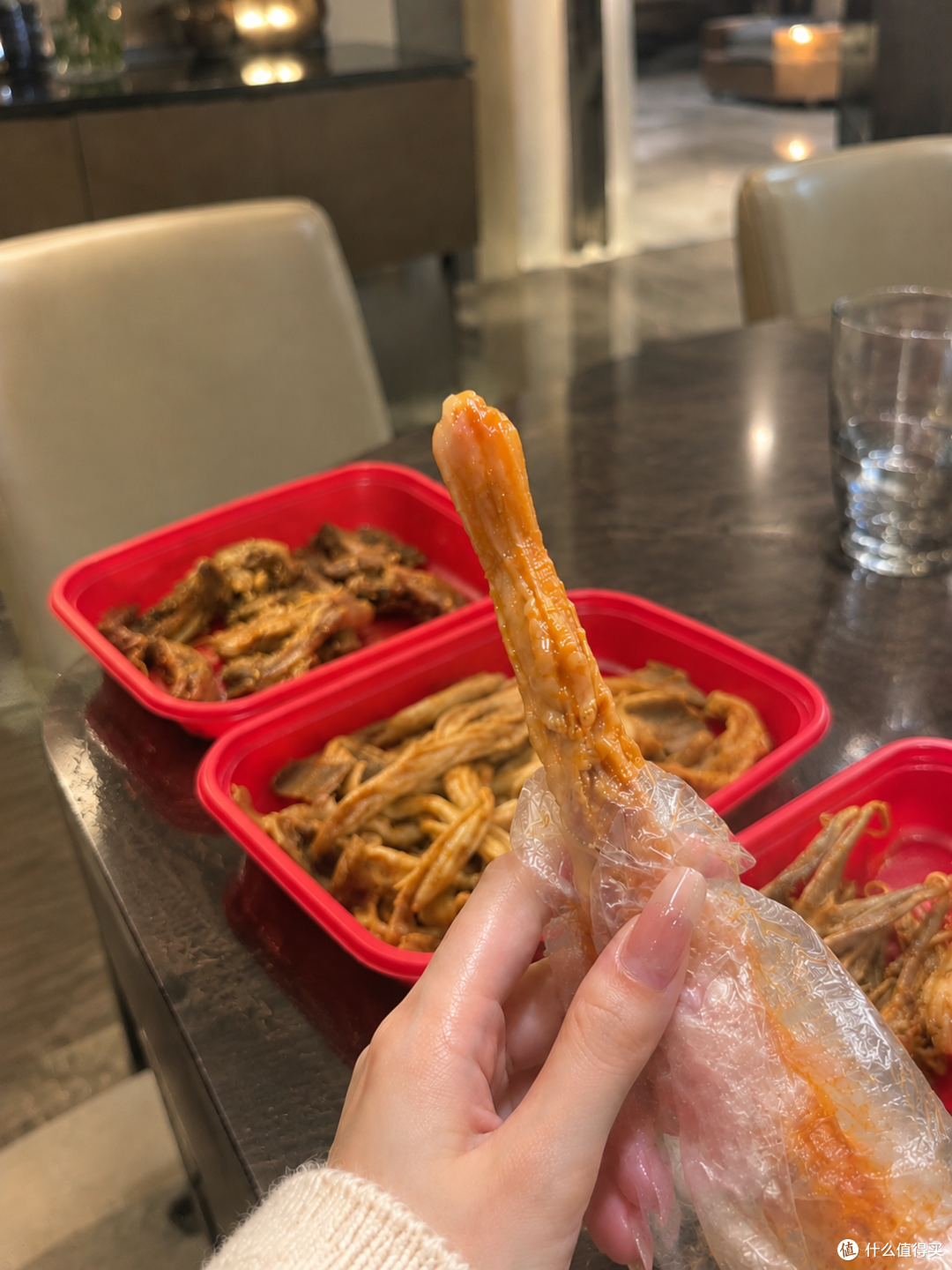绝味鸭舌,15年爱恨交织,品恨海情天