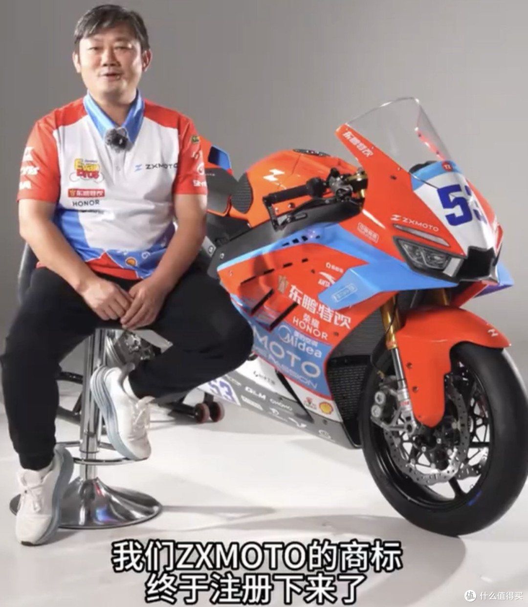 张雪夺冠就拉黑亲妈?这事没那么简单