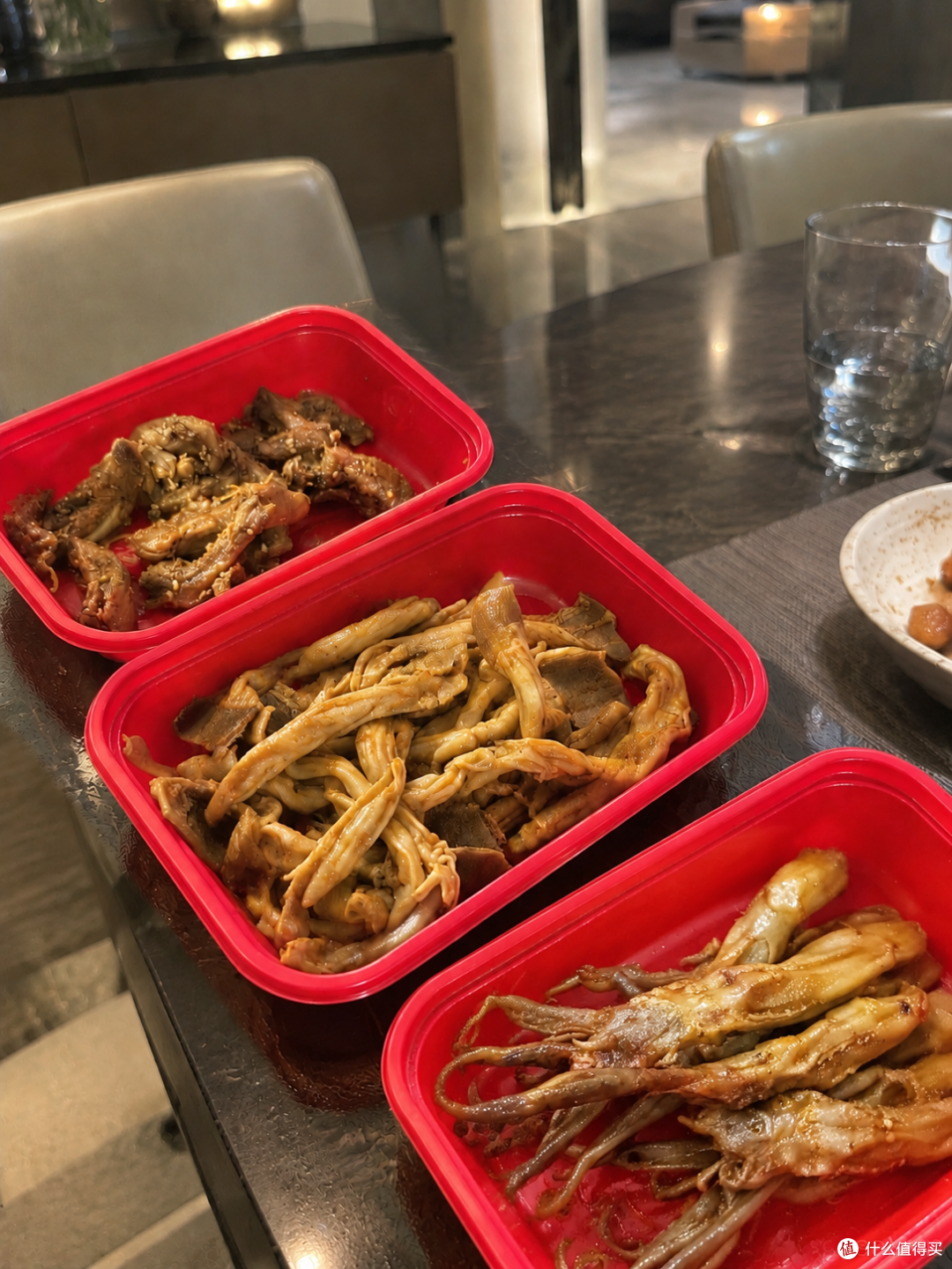绝味鸭舌,15年爱恨交织,品恨海情天