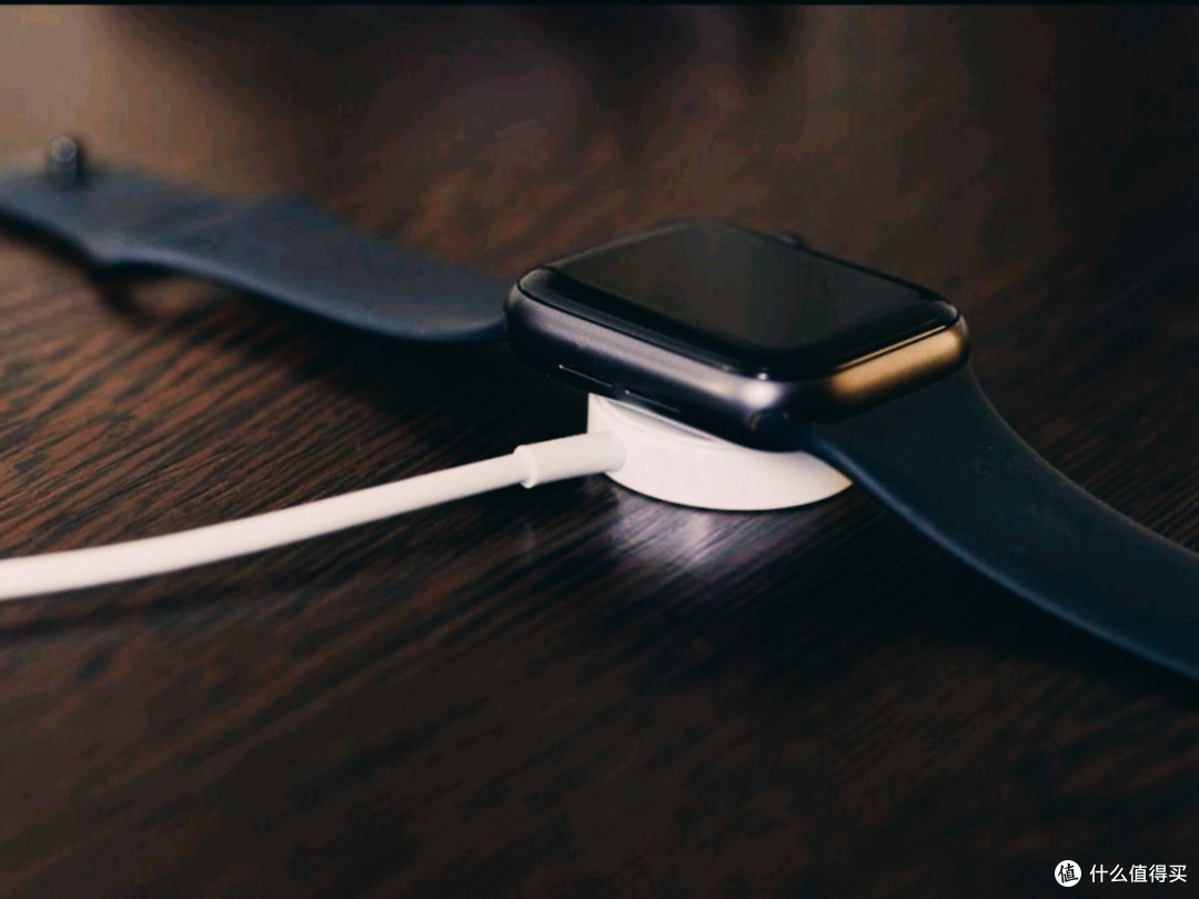 Apple Watch 一天一充续航差？多买两块轮值倒班不就行了？！