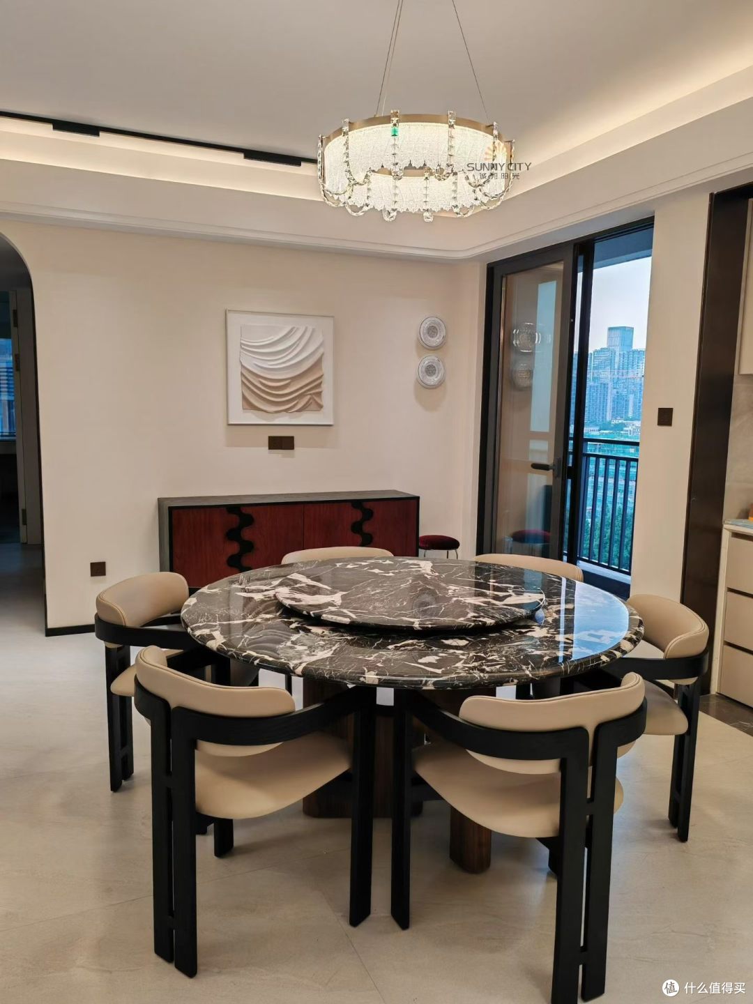 中古家具与轻奢灯饰的混搭，效果我可太喜欢了