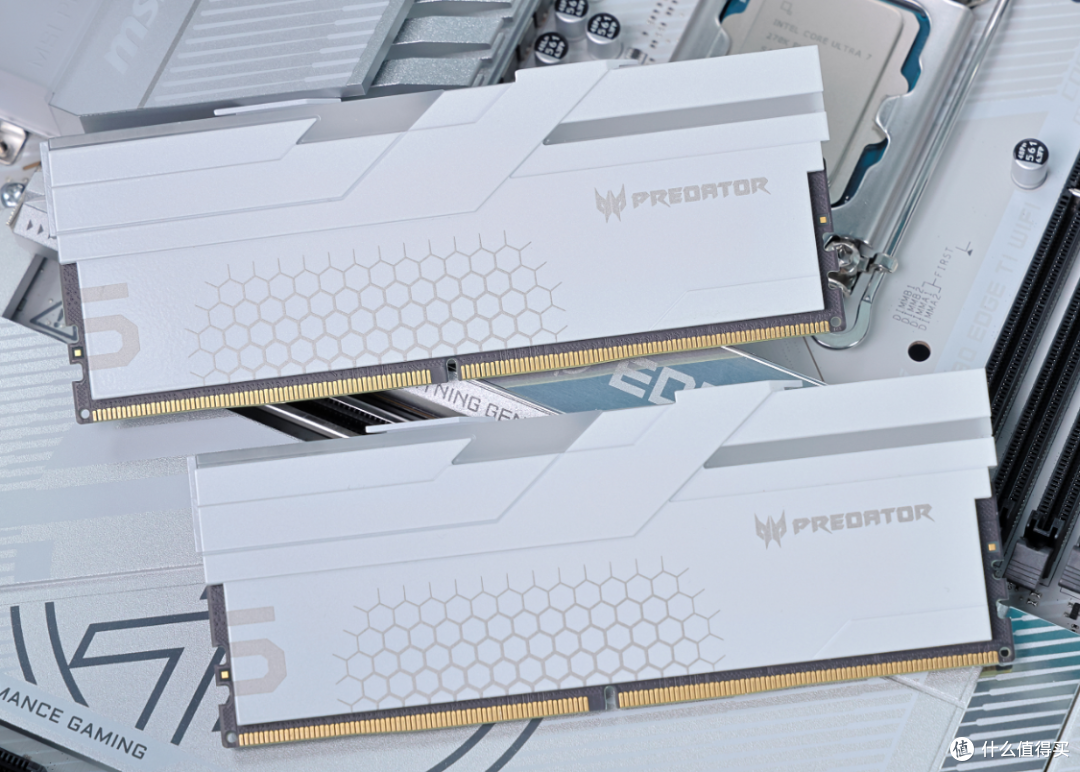 RTX5080 HOF Extreme+270K+4T+48G，预算3.3W+的全白海景房主机