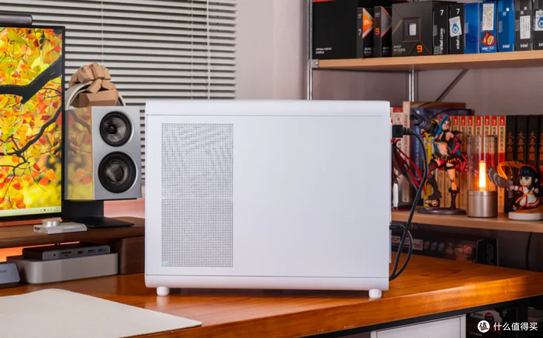 七彩虹iGame Z890M ULTRA W+索泰RTX5070天启+乔思伯D33装机展示