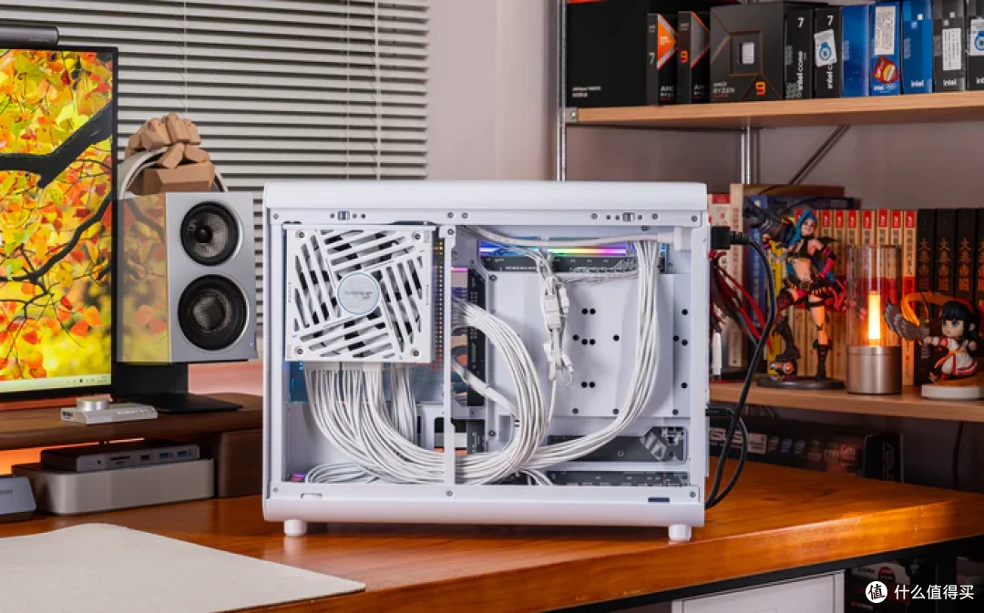 七彩虹iGame Z890M ULTRA W+索泰RTX5070天启+乔思伯D33装机展示