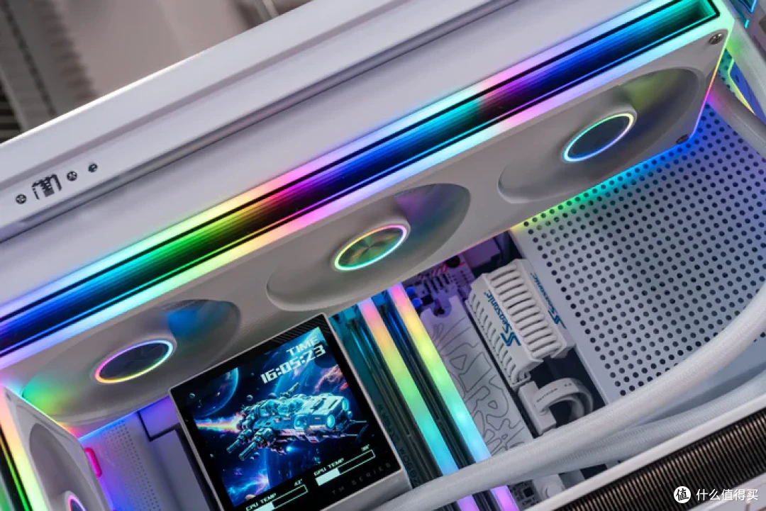 七彩虹iGame Z890M ULTRA W+索泰RTX5070天启+乔思伯D33装机展示