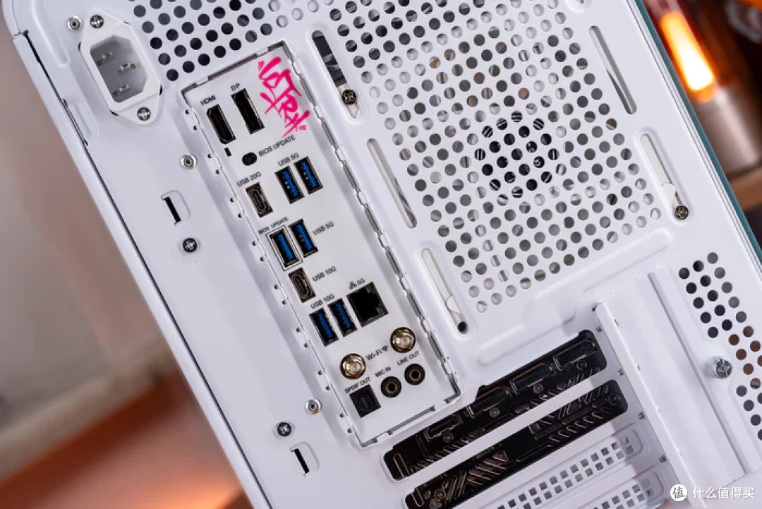 七彩虹iGame Z890M ULTRA W+索泰RTX5070天启+乔思伯D33装机展示