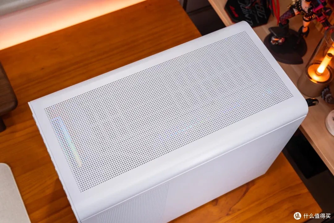 七彩虹iGame Z890M ULTRA W+索泰RTX5070天启+乔思伯D33装机展示