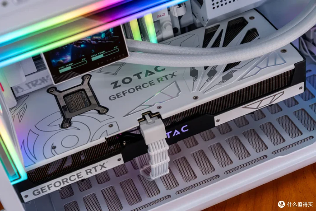 七彩虹iGame Z890M ULTRA W+索泰RTX5070天启+乔思伯D33装机展示