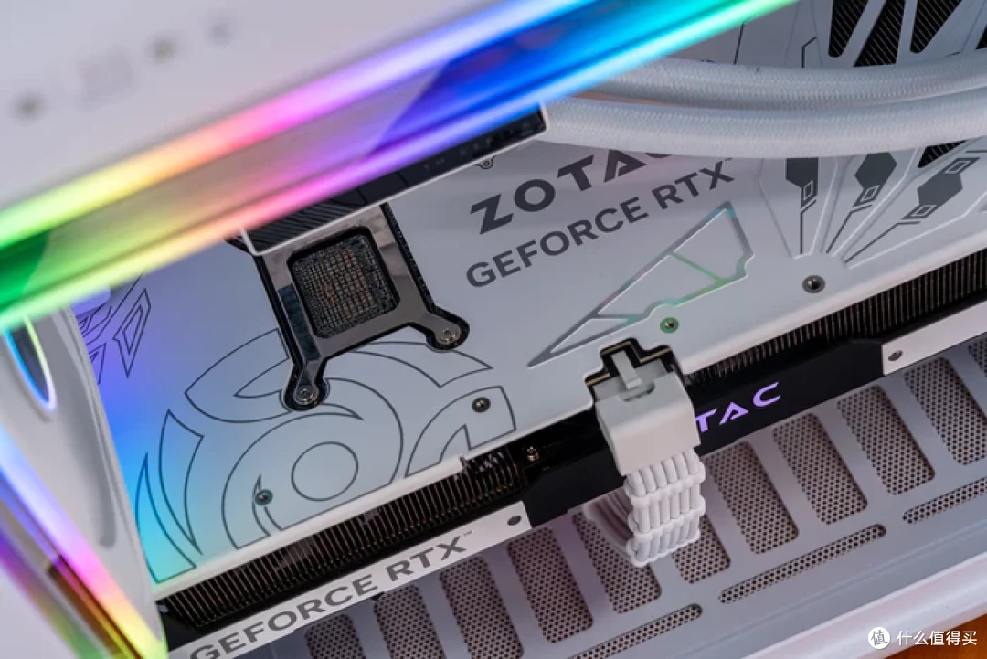 七彩虹iGame Z890M ULTRA W+索泰RTX5070天启+乔思伯D33装机展示