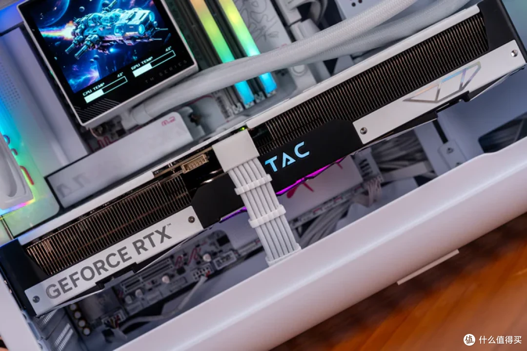 七彩虹iGame Z890M ULTRA W+索泰RTX5070天启+乔思伯D33装机展示