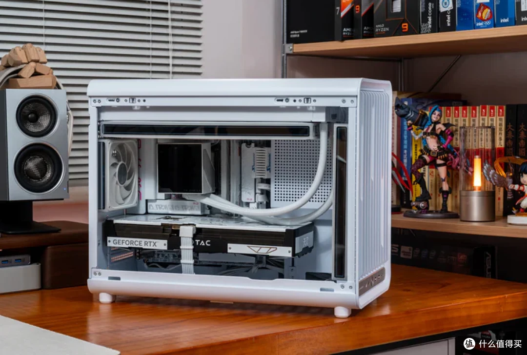 七彩虹iGame Z890M ULTRA W+索泰RTX5070天启+乔思伯D33装机展示
