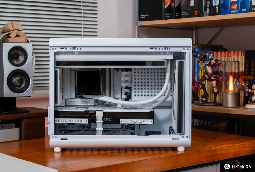 七彩虹iGame Z890M ULTRA W+索泰RTX5070天启+乔思伯D33装机展示