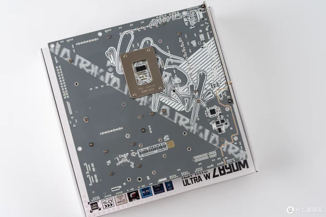 七彩虹iGame Z890M ULTRA W+索泰RTX5070天启+乔思伯D33装机展示