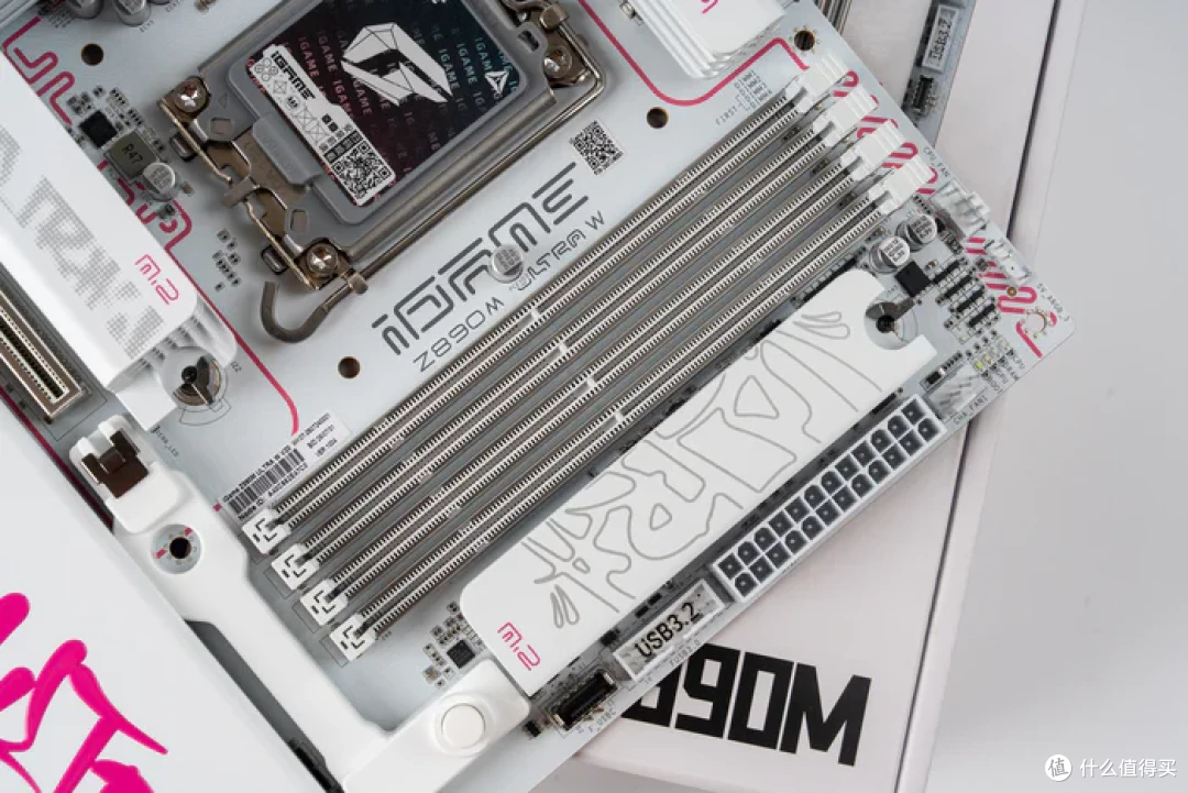 七彩虹iGame Z890M ULTRA W+索泰RTX5070天启+乔思伯D33装机展示