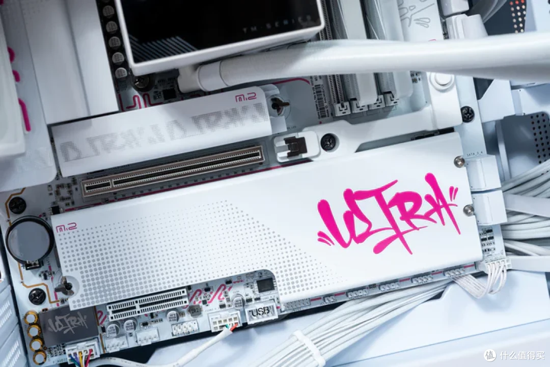 七彩虹iGame Z890M ULTRA W+索泰RTX5070天启+乔思伯D33装机展示