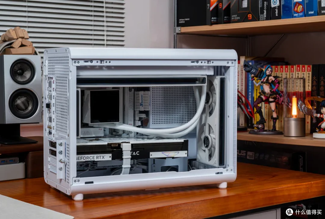 七彩虹iGame Z890M ULTRA W+索泰RTX5070天启+乔思伯D33装机展示