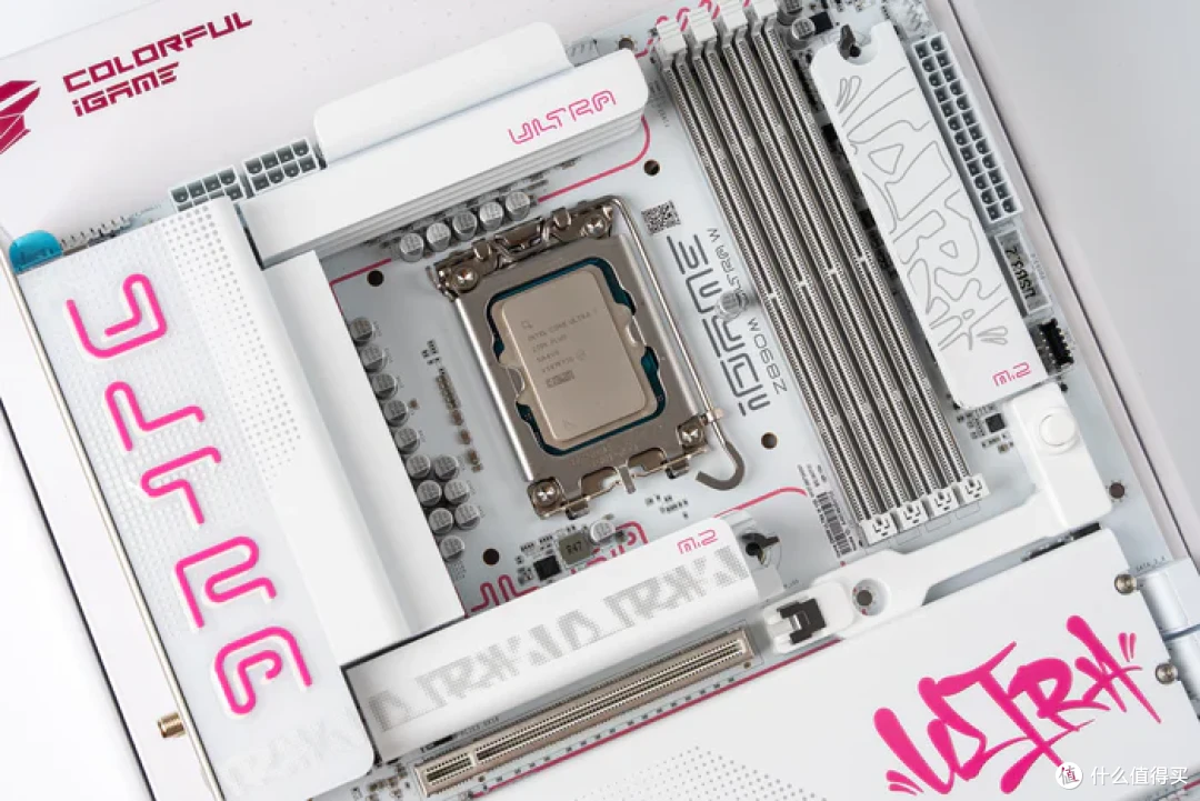 七彩虹iGame Z890M ULTRA W+索泰RTX5070天启+乔思伯D33装机展示