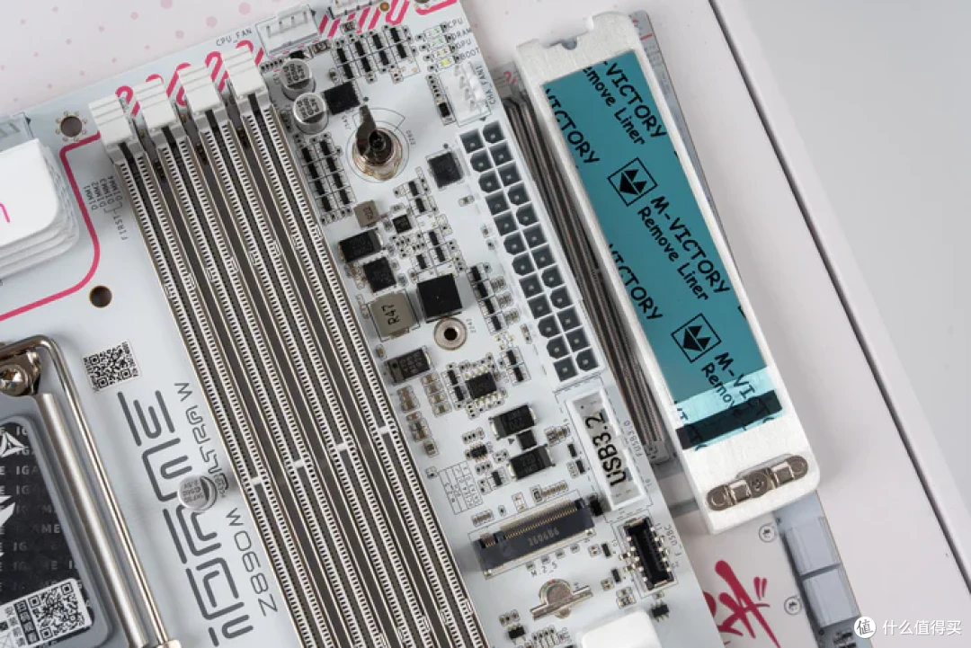 七彩虹iGame Z890M ULTRA W+索泰RTX5070天启+乔思伯D33装机展示