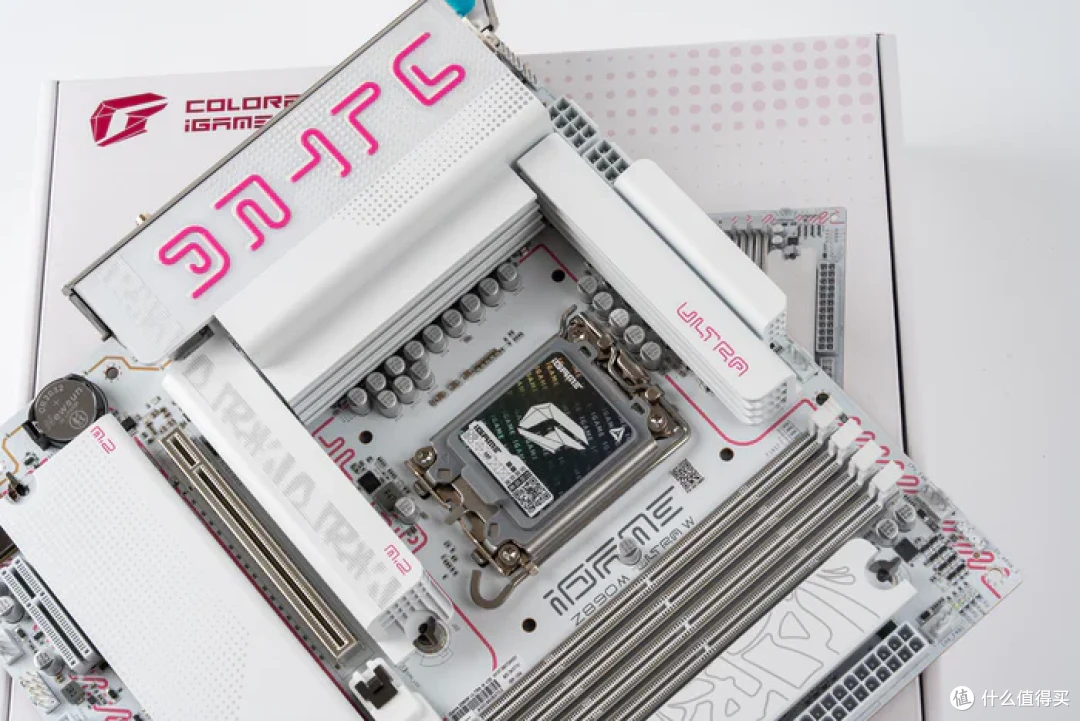 七彩虹iGame Z890M ULTRA W+索泰RTX5070天启+乔思伯D33装机展示