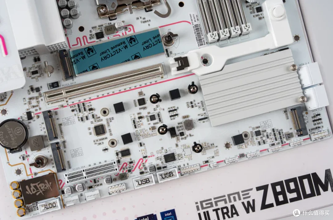 七彩虹iGame Z890M ULTRA W+索泰RTX5070天启+乔思伯D33装机展示