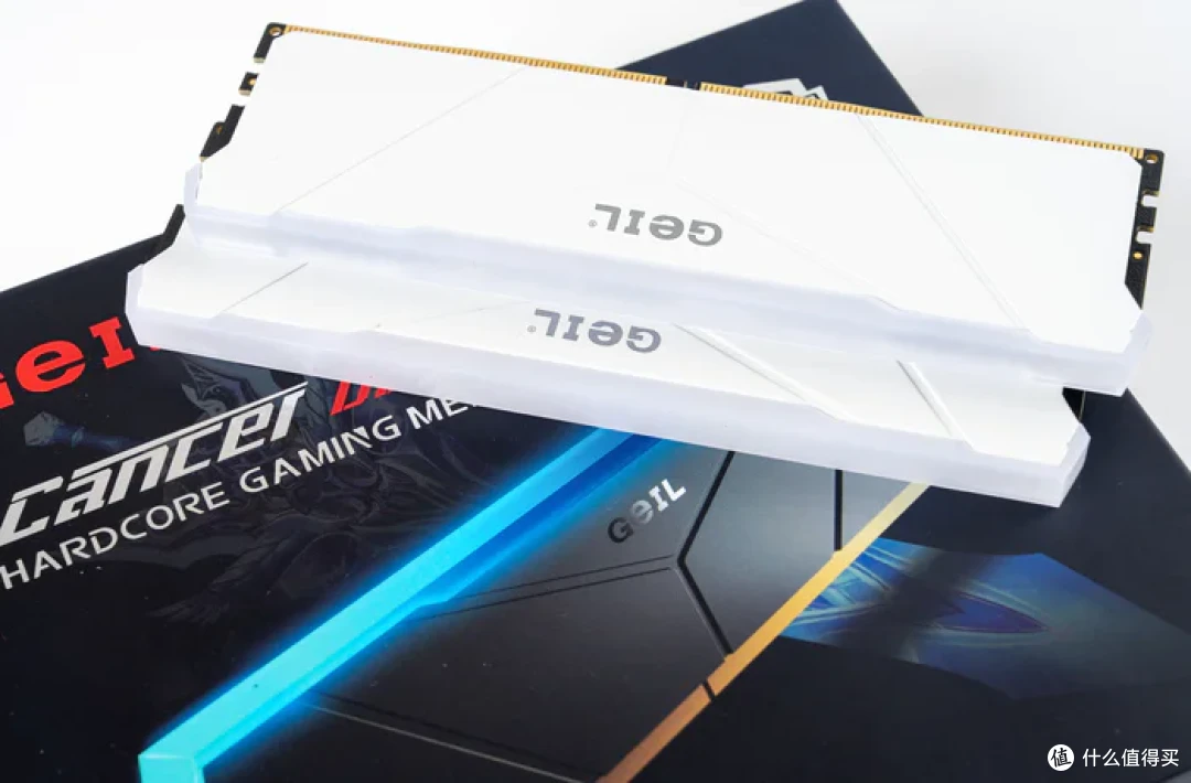 七彩虹iGame Z890M ULTRA W+索泰RTX5070天启+乔思伯D33装机展示