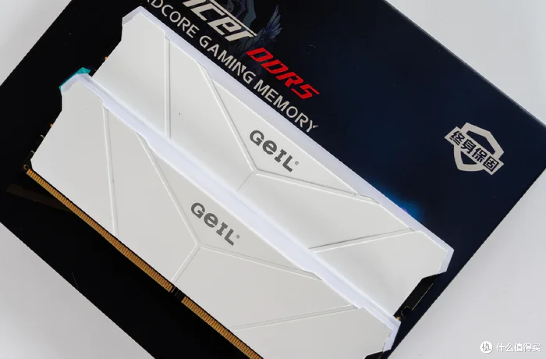 七彩虹iGame Z890M ULTRA W+索泰RTX5070天启+乔思伯D33装机展示