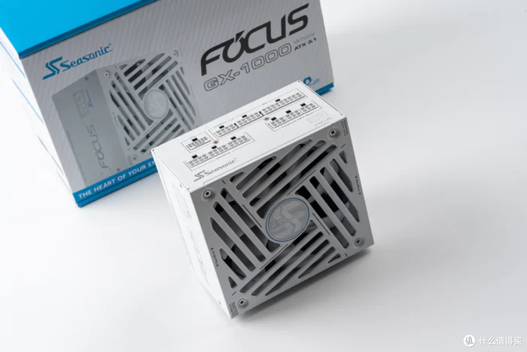 七彩虹iGame Z890M ULTRA W+索泰RTX5070天启+乔思伯D33装机展示
