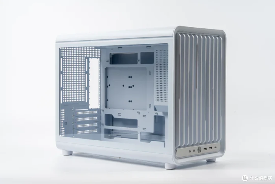 七彩虹iGame Z890M ULTRA W+索泰RTX5070天启+乔思伯D33装机展示