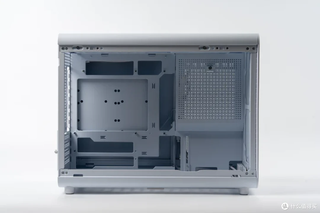 七彩虹iGame Z890M ULTRA W+索泰RTX5070天启+乔思伯D33装机展示