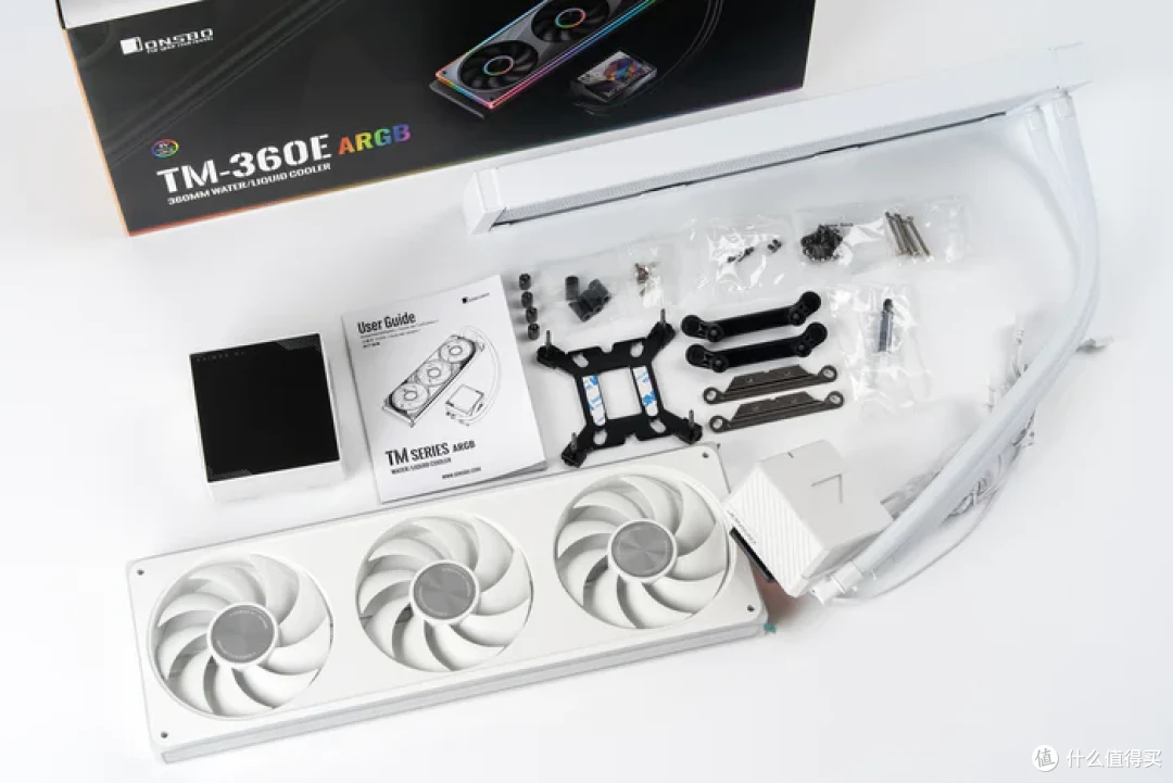 七彩虹iGame Z890M ULTRA W+索泰RTX5070天启+乔思伯D33装机展示