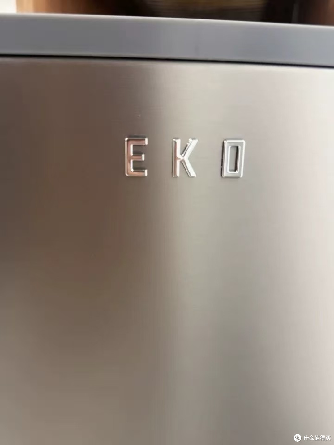 脚踏缓降静音设计与客厅场景适配