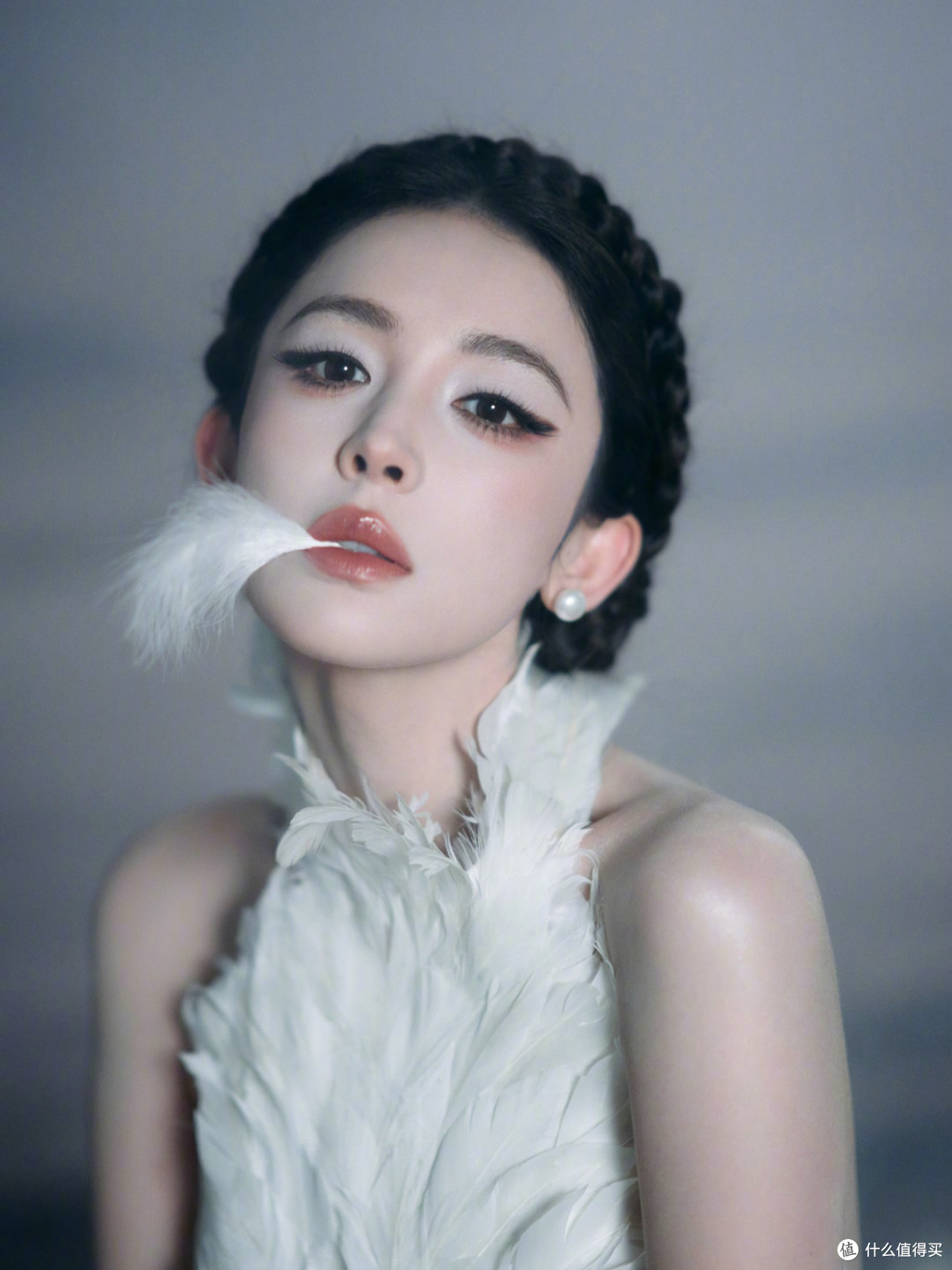 微博视界红毯:娜扎白天鹅刷屏,刘诗诗黑天使、李一桐羽毛深V