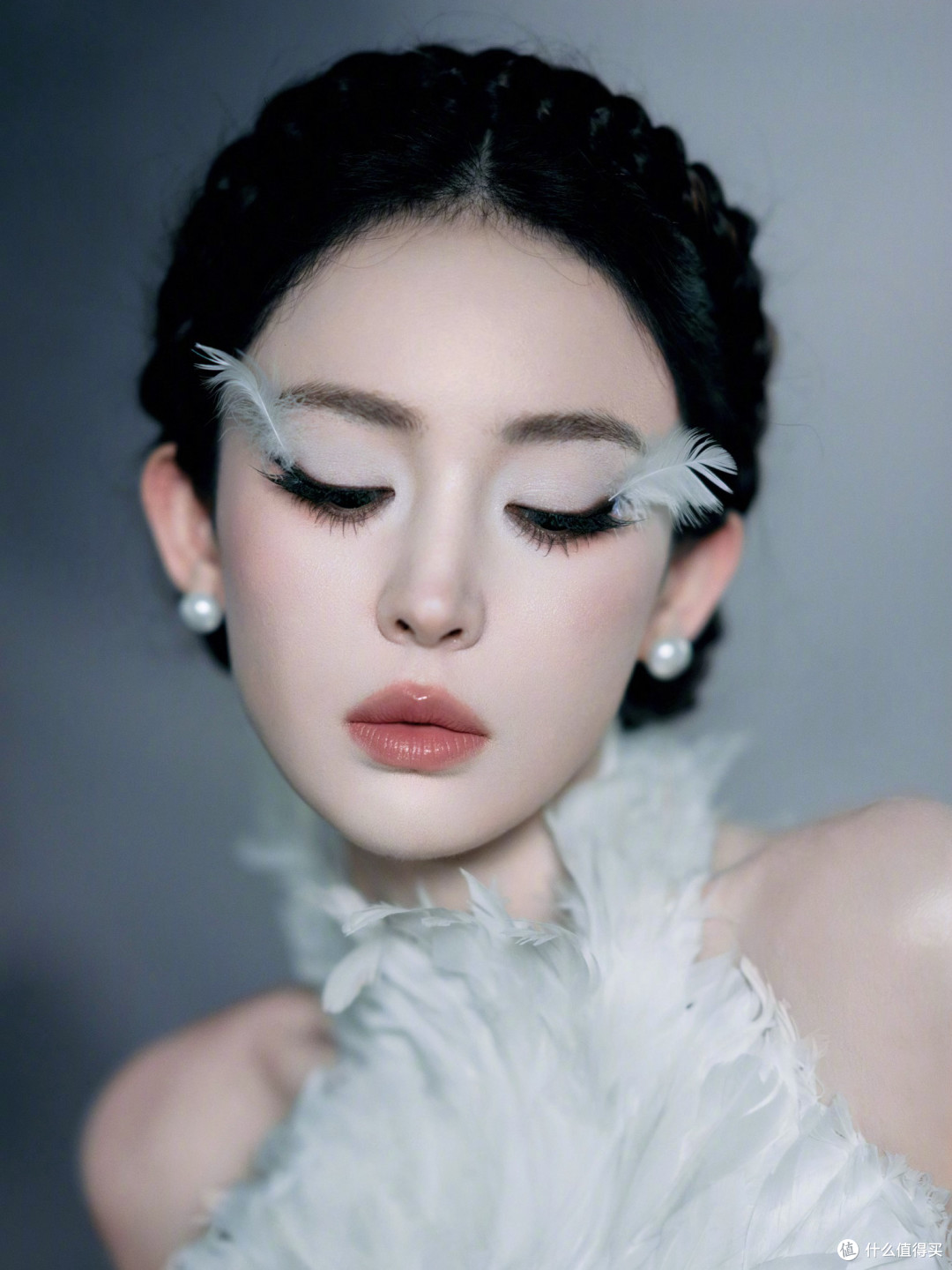 微博视界红毯:娜扎白天鹅刷屏,刘诗诗黑天使、李一桐羽毛深V