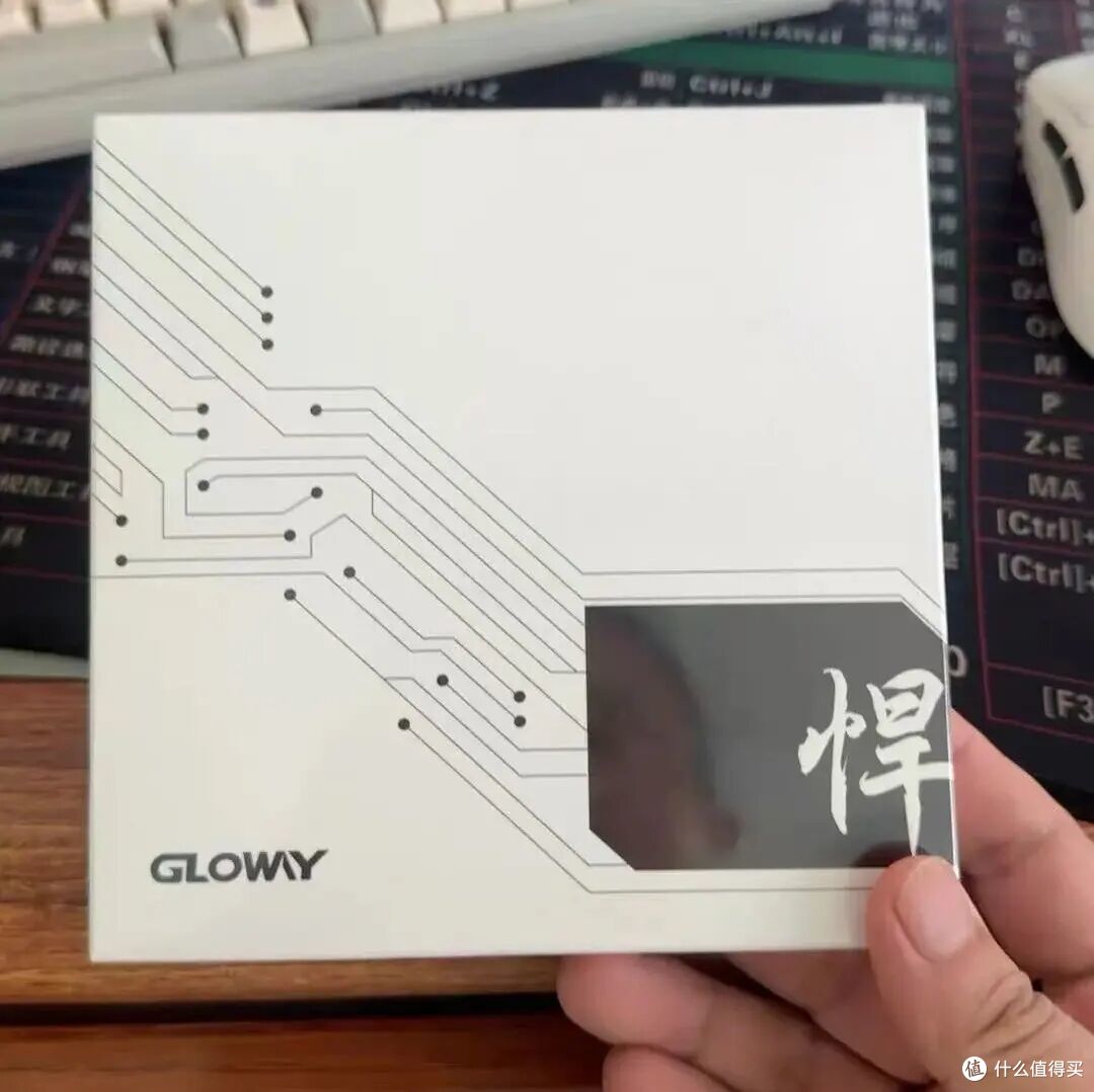 终于扛不住了固态开始降价了！等等党永不言败？