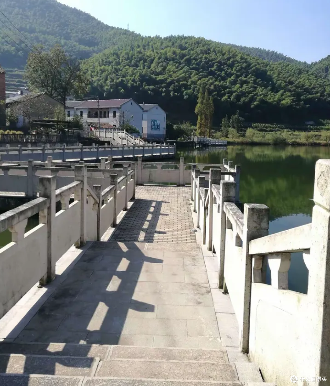 徒步白革古道赏秋色,探索文化古迹之旅