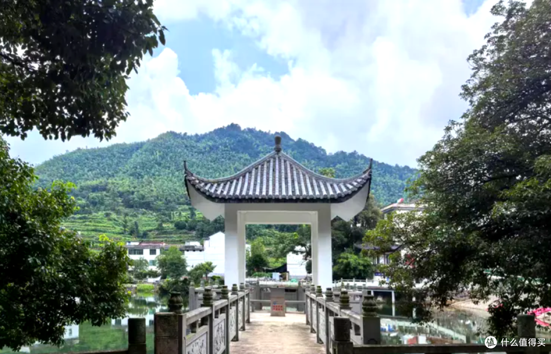 徒步白革古道赏秋色,探索文化古迹之旅
